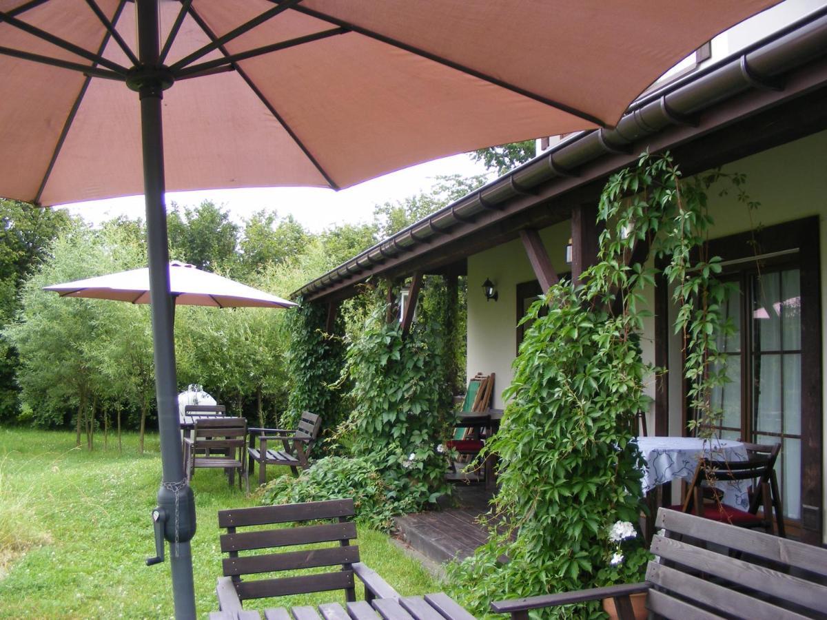 Dworek Lachowicze Grzegorzewice Extérieur photo